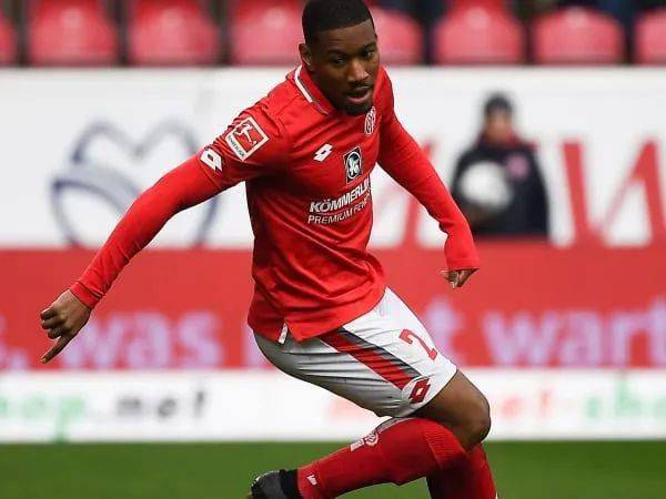 乐鱼app-包含金州勇士内部会议纪要流出——今夜远射贴柱；德甲使命明确；阵容厚度经受考验的词条