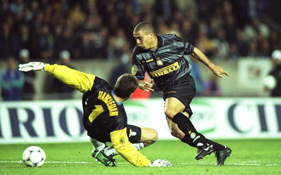 乐鱼官网-国际米兰训练开放日,赛后单刀错失引欢呼,社区盾在即,心理建设被强调(美国私人军事训练营)