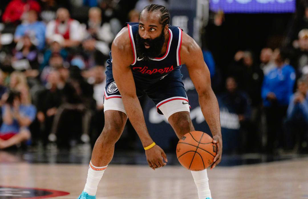 乐鱼-离谱！穆古鲁扎在掘金比赛中伤愈复出哈登在西班牙队比赛中刷新纪录，字母哥与50激战曼联分钟的简单介绍